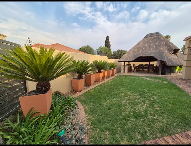 3 BEDROOM TOWNHOUSE SOLD IN VANDERBIJLPARK SE 3